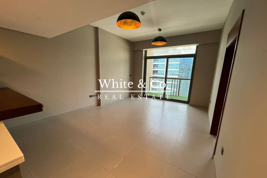VACANT | APPLIANCES | BALCONY + BRIGHT VACANT | APPLIANCES | BALCONY + BRIGHT