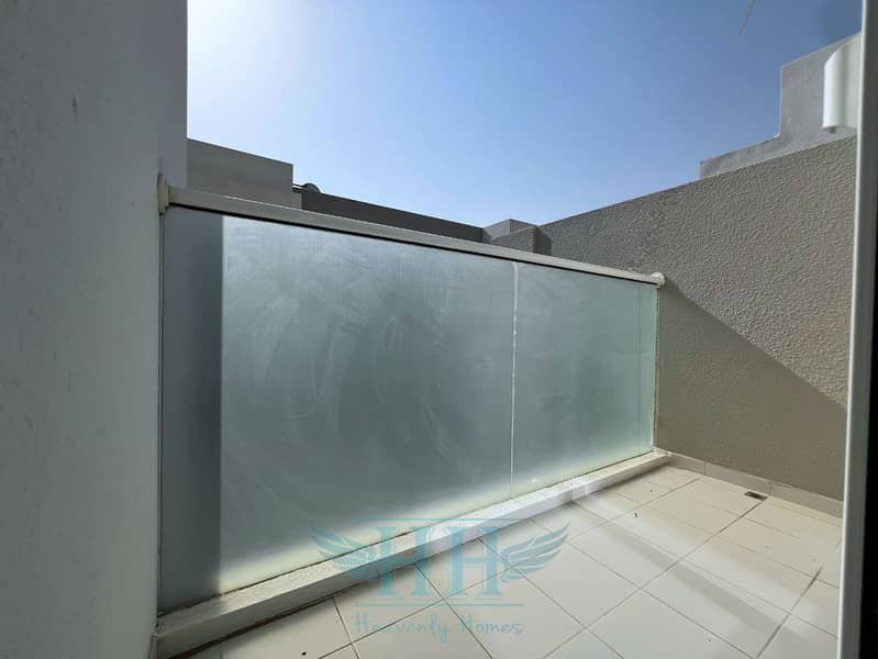 6 WhatsApp Image 2025-05-22 at 18.22. 13_7488ad1b-Photoroom. png