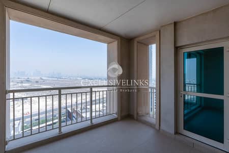 1 Bedroom Flat for Rent in The Views, Dubai - Large Balcony | Vacant | Good Layout