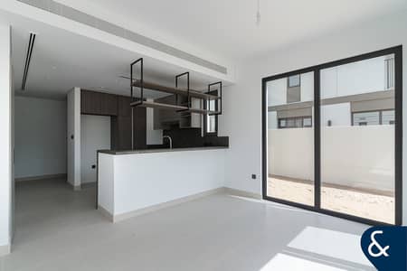 5 Bedroom Villa for Sale in Tilal Al Ghaf, Dubai - Open Kitchen Villa I Live Suite I Upgraded
