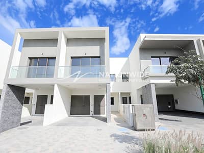 2 Bedroom Townhouse for Sale in Yas Island, Abu Dhabi - Single Row|Mid Unit|Peaceful Community|Prime Area