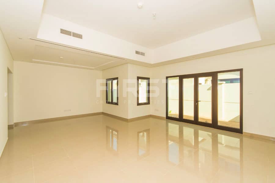 2 Internal Photo of 3 Bedroom Villa in Al Salam Street Bloom Gardens Abu Dhabi UAE (6). jpg