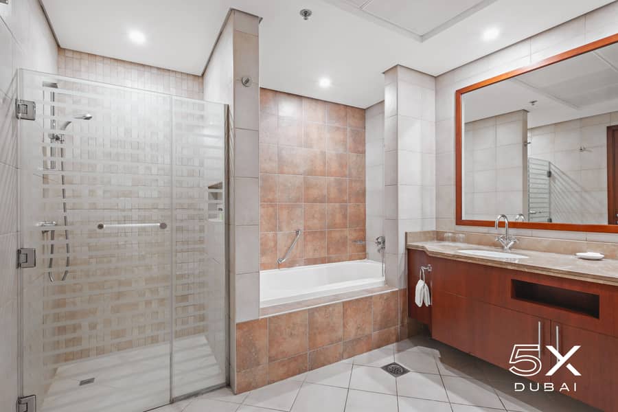 14 4 bedroom - Bathroom 1. jpg