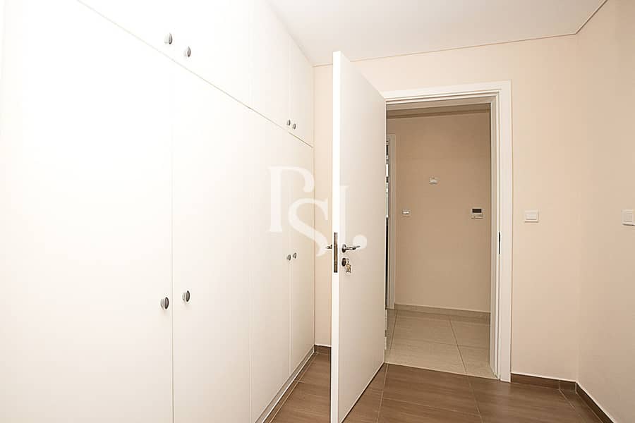 17 al-forsan-khalifa-city-A-abu-dhabi-closet. jpg