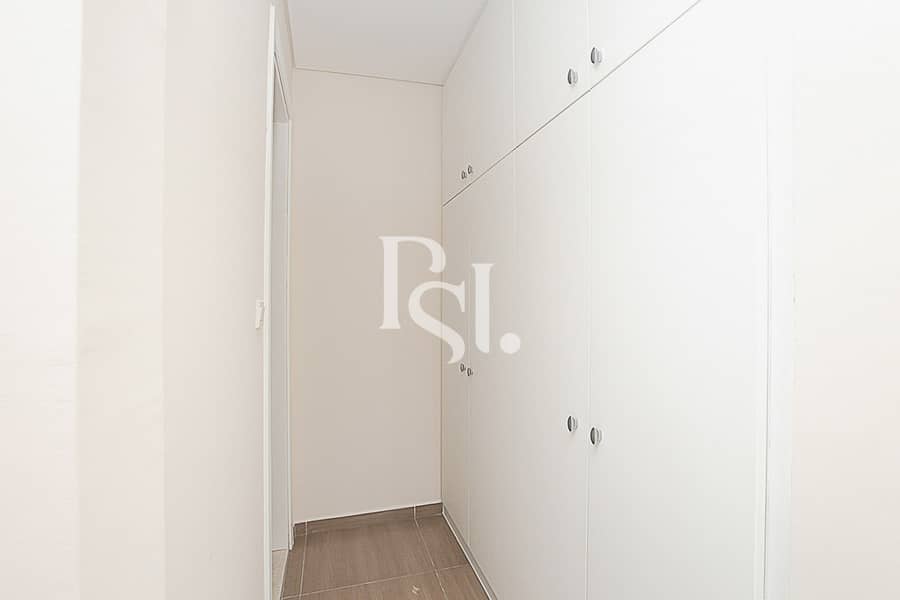 18 al-forsan-khalifa-city-A-abu-dhabi-closet (2). jpg