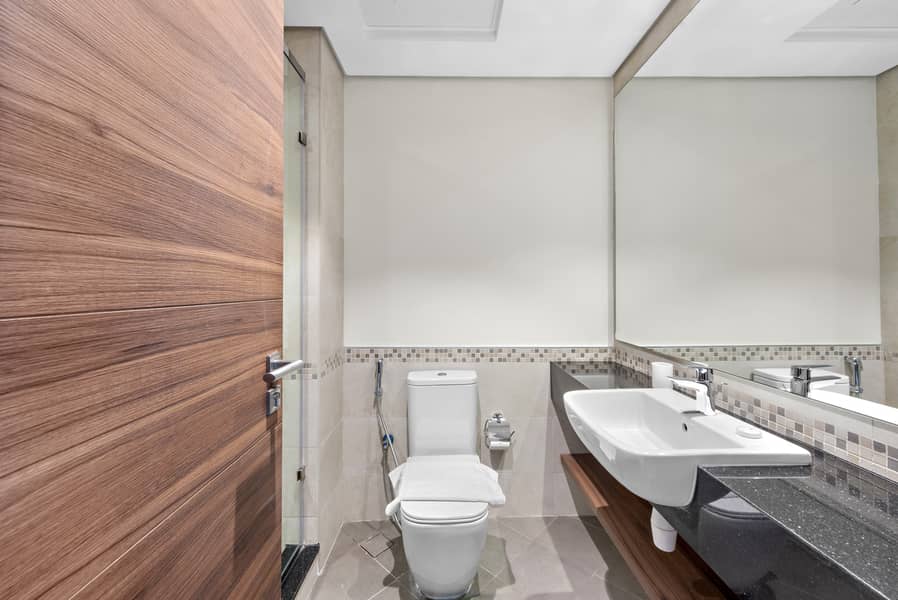 11 Bathroom (1). jpeg