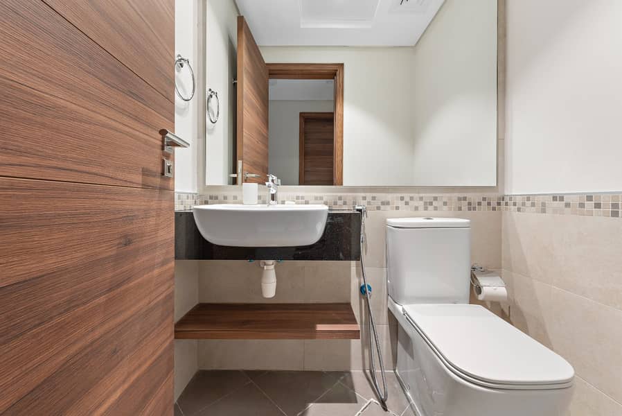 12 Toilet. jpeg