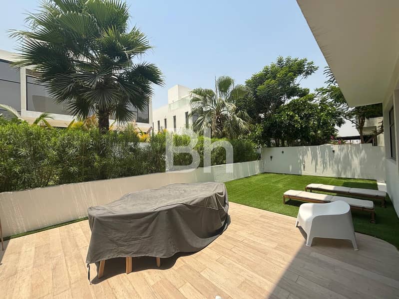 Corner Unit | Vacant | Landscaped