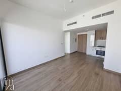 READY TO MOVE IN | MIDDLE FLOOR | POOL VIEW