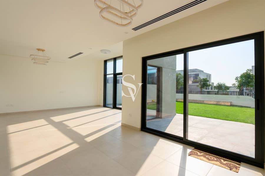 BRAND NEW | SINGLE ROW TYPE B | NEAR ENTRANCE BRAND NEW | SINGLE ROW TYPE B | NEAR ENTRANCE