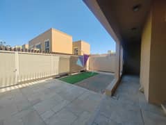 فيلا واسعة بثلاث غرف نوم + غرفة خادمة | مجمع سكني مسوّر