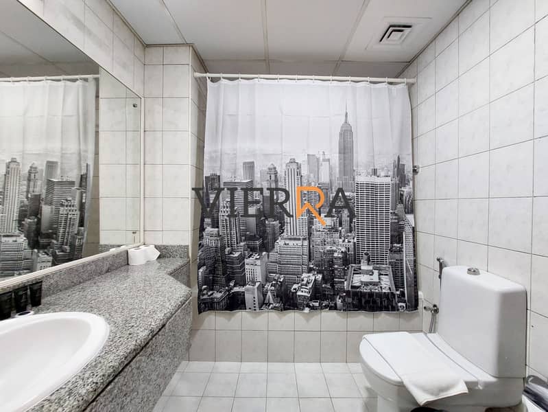 12 Bathroom shower curtain close. jpg