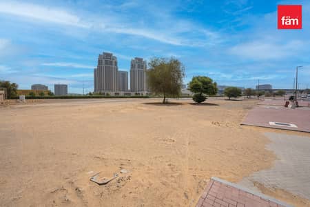 荔湾住宅区， 迪拜 住宅地块待售 - 位于荔湾住宅区，纵横焦点公寓大楼 的住宅地块 5478581 AED - 11747271