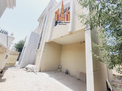 4 Bed room villa Hall Majlis Central AC maids room  store room 120k