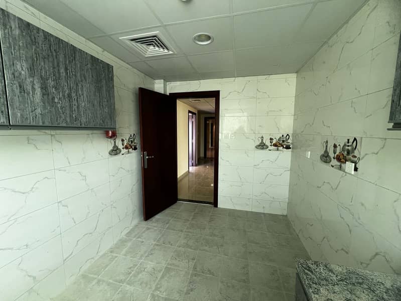 7 989db696-bf61-4cd4-b3e4-84cb7dedaec1. jpg