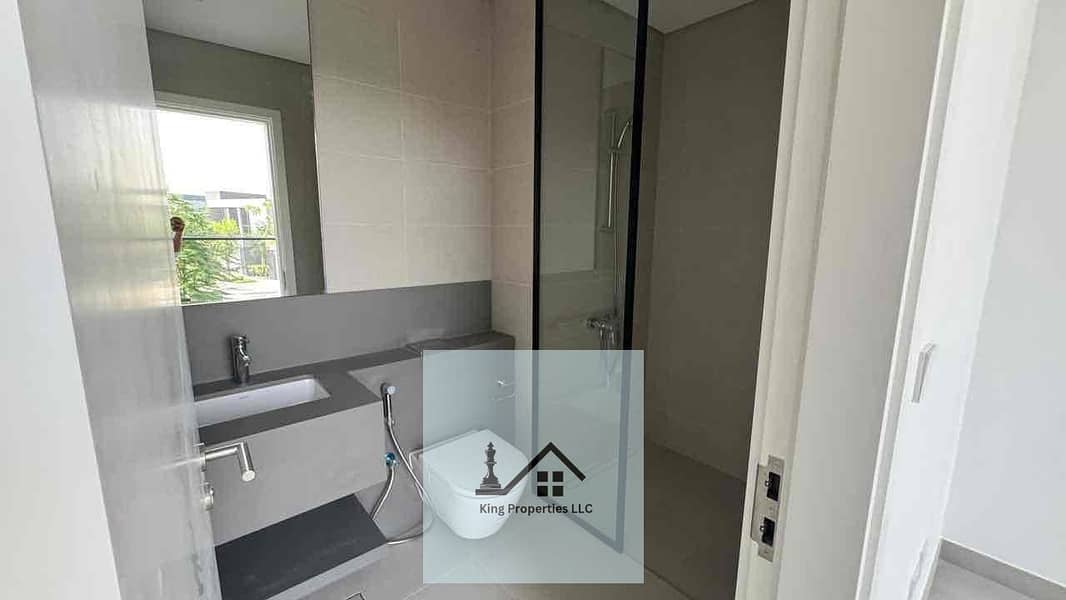 10 002a017f-4bd0-428e-a238-970cc35ccdbd. jpg