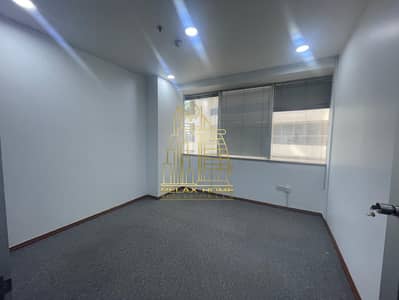 مکتب  للايجار في شارع الشيخ زايد، دبي - IMG-20250508-WA0004. jpg