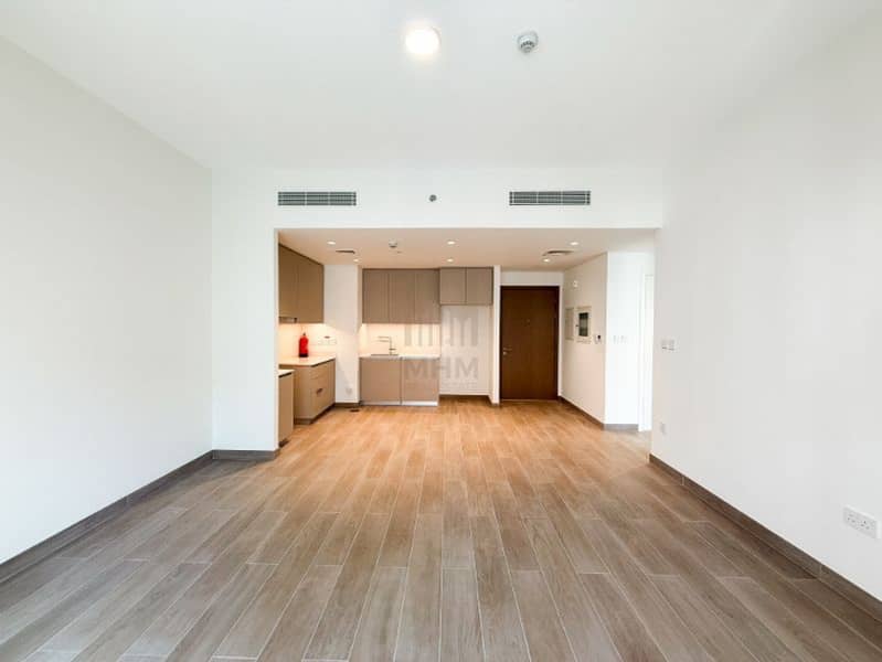 Vacant | 2 BHK | Full Pool View | Prime Location Vacant | 2 BHK | Full Pool View | Prime Location