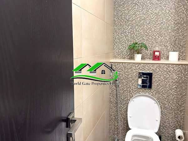 12 eywLv5MCWWt7Ba8aFTmIehuza6XIDxBfMnbZS21B. jpg
