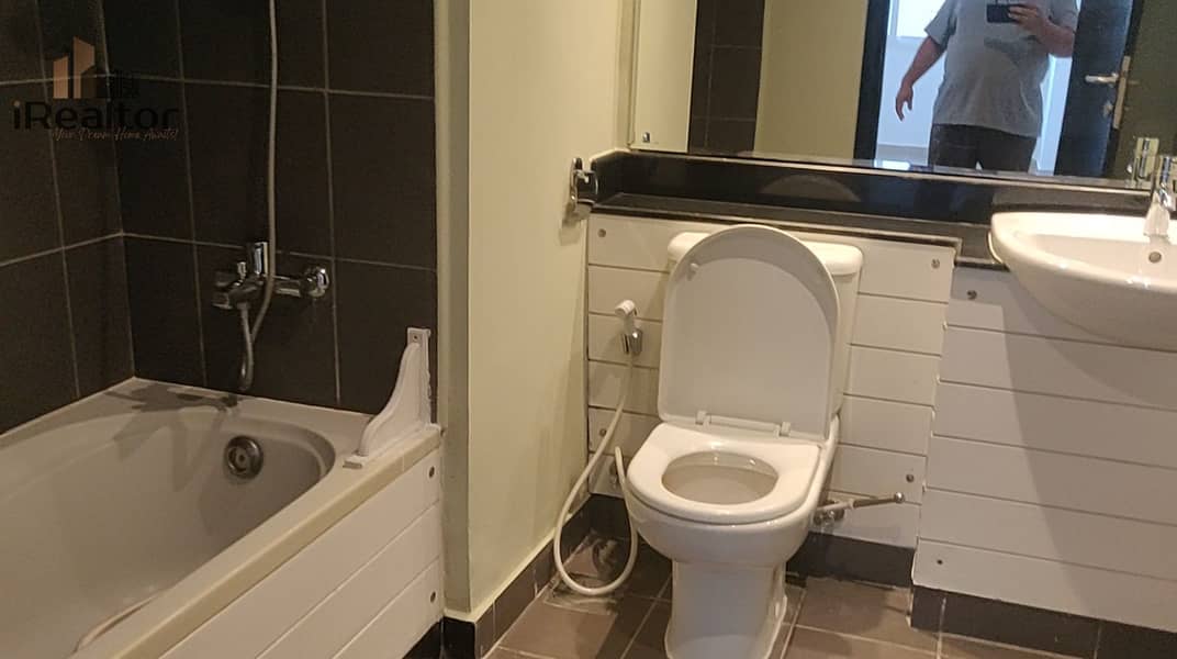 19 master toilet. png