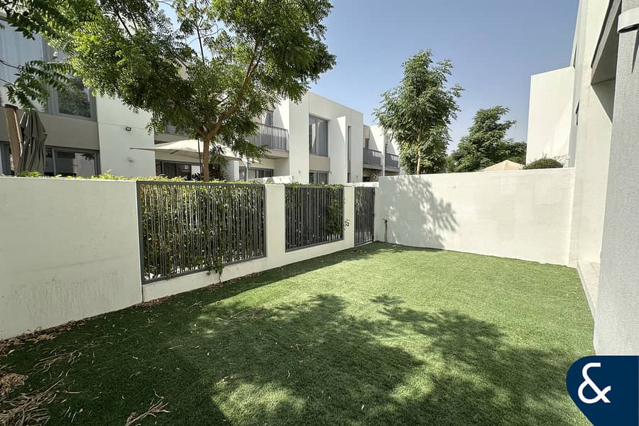 CLOSE TO AMENITIES | LANDSCAPED | VACANT CLOSE TO AMENITIES | LANDSCAPED | VACANT