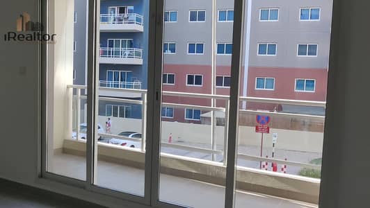 阿尔雷夫， 阿布扎比 2 卧室公寓待租 - balcony view1. png