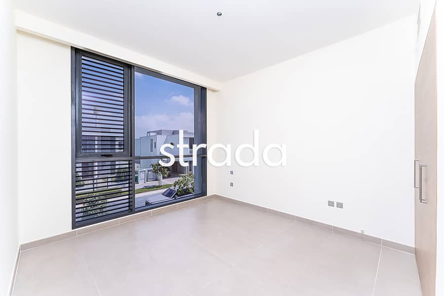 Immaculate | Corner Plot | Vacant On Transfer Immaculate | Corner Plot | Vacant On Transfer