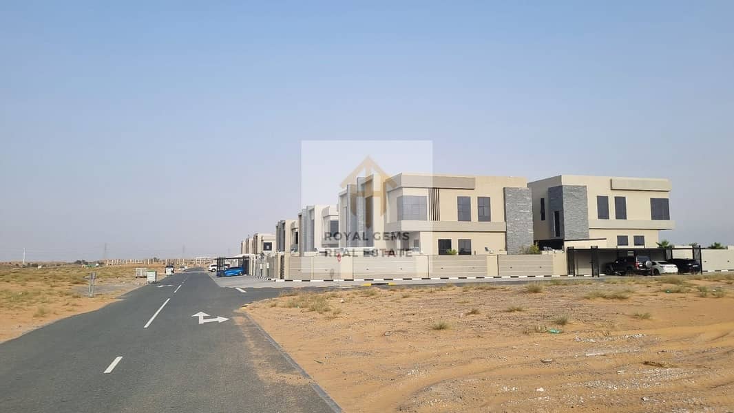 Residential land // freehold 100% // building permitted// on Umm al quain University street - More
