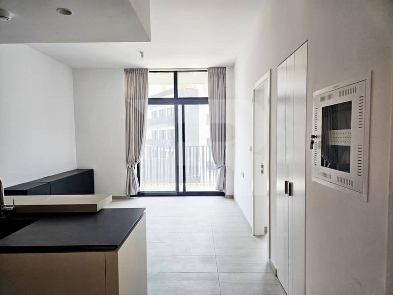 Boutique Living l Pool View l Easy Access