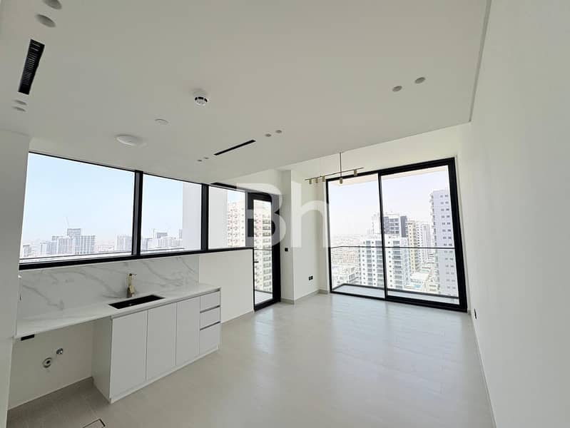 Mid floor | Private pool | Corner unit | Open view Mid floor | Private pool | Corner unit | Open view