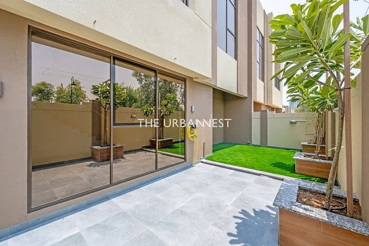 Single Row | Roof Terrace | Prime Location Single Row | Roof Terrace | Prime Location