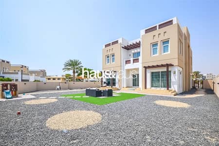 Generous Plot | Next to the Park | Five Bedrooms Generous Plot | Next to the Park | Five Bedrooms