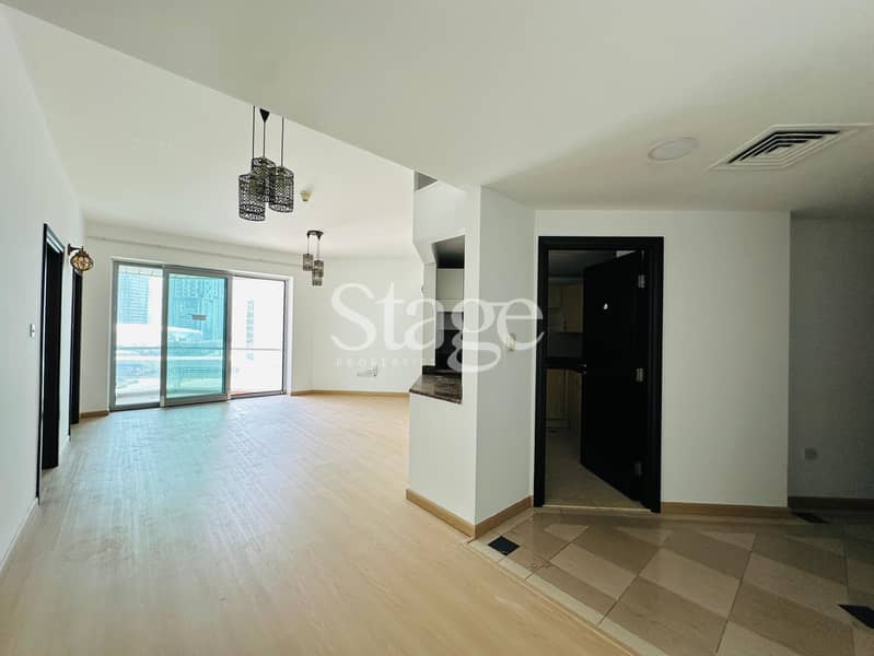LARGE 2 BEDROOM | CITY VIEW | NEXT TO THE METRO LARGE 2 BEDROOM | CITY VIEW | NEXT TO THE METRO