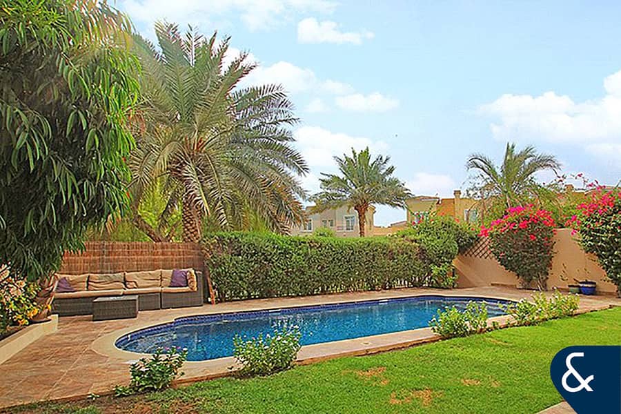 Well Maintained| Upgraded | Lake Backing