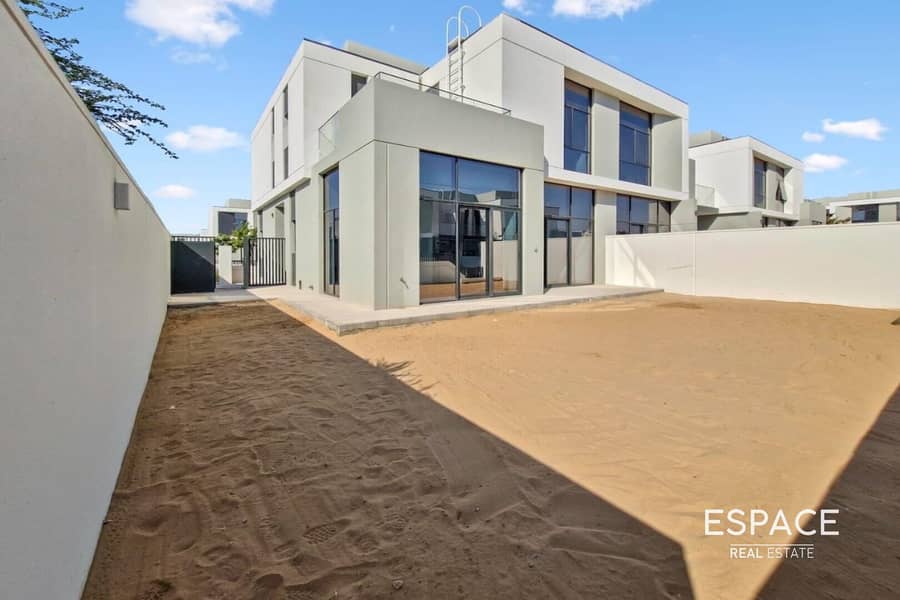 4 Bedroom | Next to Pool and Park | Corner 4 Bedroom | Next to Pool and Park | Corner