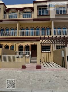 فيلا تاون هاوس مذهلة للبيع من 4 غرف نوم