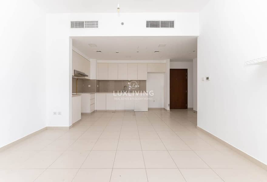 Spacious | Pool View | Prime Location Spacious | Pool View | Prime Location