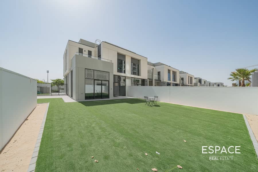 Corner Plot | Single Row | 4 Beds Corner Plot | Single Row | 4 Beds