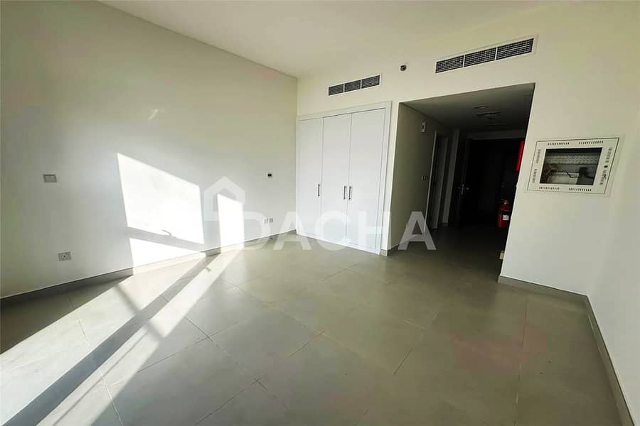 Vacant | High Floor | Spacious Layout Vacant | High Floor | Spacious Layout