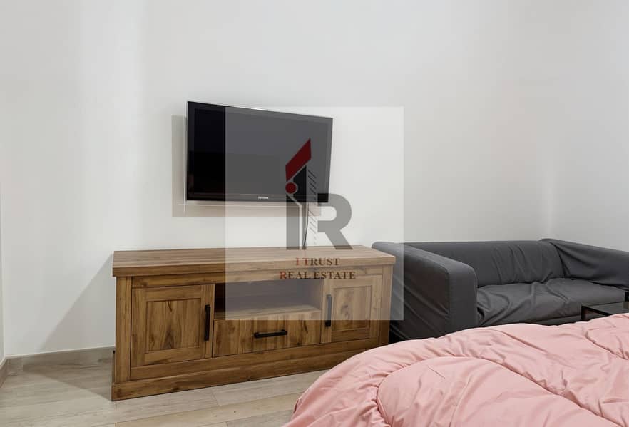 5 freepik__enhance__42275. png