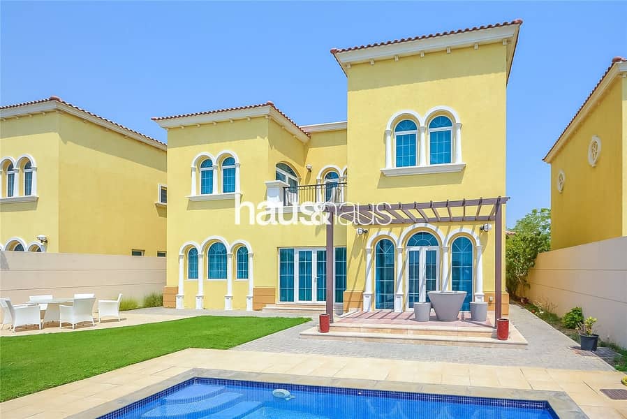 Exclusive| Upgraded| Fully Furnished| Private Pool