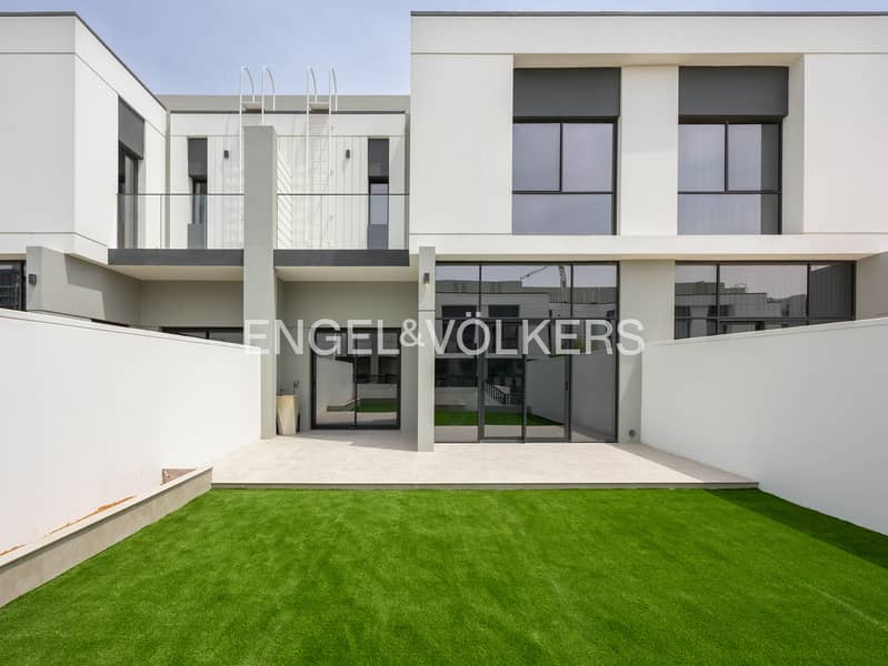 Brand New | Large Garden | Near Park and Pool