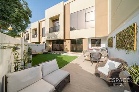 4 Bedroom Villa for Sale in Dubai Sports City, Dubai - Upgraded | Vacant On Transfer | Large Plot | View Today