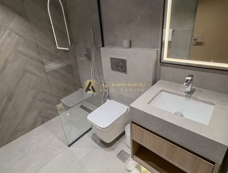 9 bathroom. jpg
