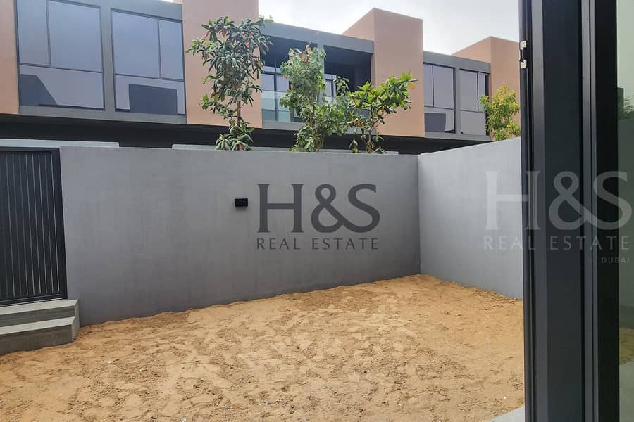Stylish Modern Home | Flexible Payment Plans | High-End Finishes | Resale Available Stylish Modern Home | Flexible Payment Plans | High-End Finishes | Resale Available