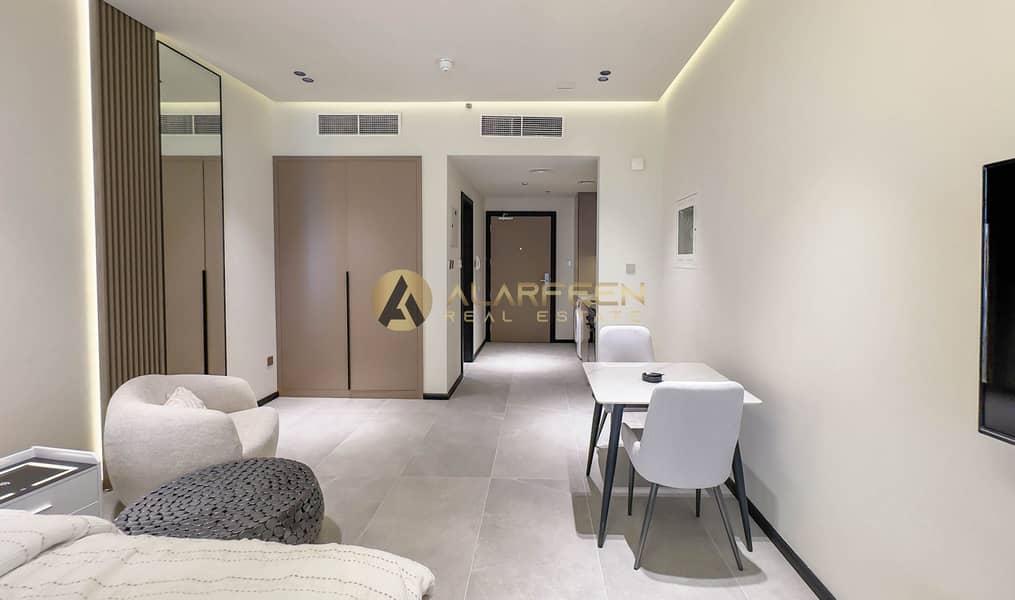 8 hallway 1. jpg