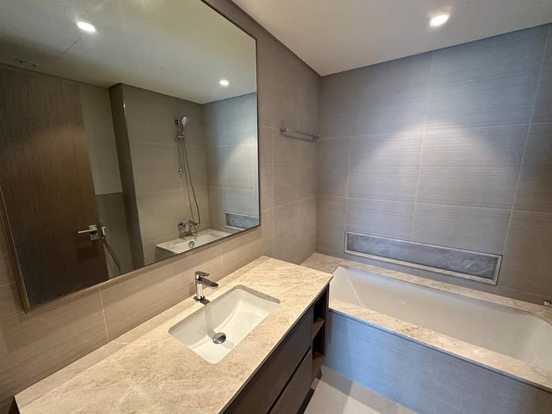 6 Bath. jpeg