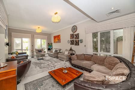4 Bedroom Villa for Rent in The Meadows, Dubai - Landscaped Garden-Large Plot- Meadows 2