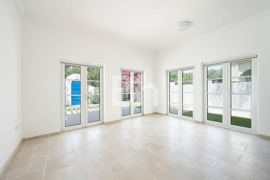 Large Plot | Single Row I New Kitchen appliances Large Plot | Single Row I New Kitchen appliances