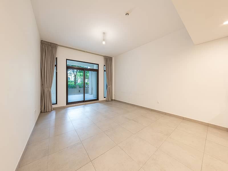 VACANT | LARGE TERRACE | WITH KITCHEN APPLIANCES VACANT | LARGE TERRACE | WITH KITCHEN APPLIANCES